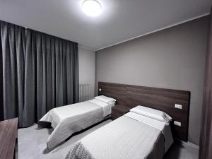 Postel nebo postele na pokoji v ubytování Bella Napoli albergo Chiari