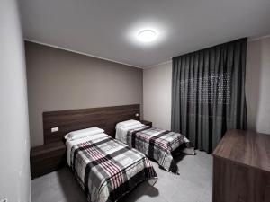 Postel nebo postele na pokoji v ubytování Bella Napoli albergo Chiari