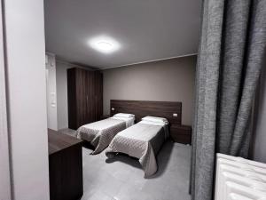 Postel nebo postele na pokoji v ubytování Bella Napoli albergo Chiari