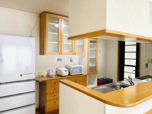 Cuisine ou kitchenette dans l'établissement JOY IN民宿两站关西机场一站奥莱，整租，提供机场接送服务,步行可达便利店、免税购物中心、药妆店