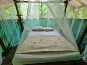 Кровать или кровати в номере Rio Agujitas Eco jungle - Island and Corcovado tours