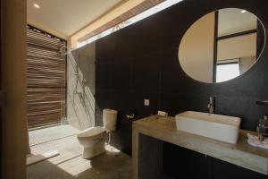 Vannituba majutusasutuses DUNIA LOMBOK - Villas with Ocean View