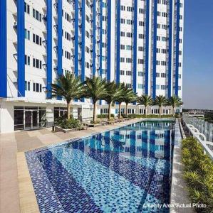 Kolam renang di atau dekat dengan Jimi's Place in SMDC Katipunan Blue Residence