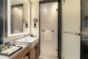 Vannituba majutusasutuses Hampton by Hilton Zhengzhou High-Tech Zone
