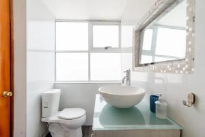 Ένα μπάνιο στο Habitación c/baño independiente, a unos min del Centro Histórico +24 φωτογραφίες