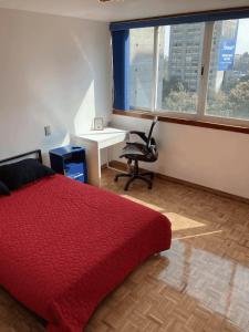 Ένα ή περισσότερα κρεβάτια σε δωμάτιο στο Habitación c/baño independiente, a unos min del Centro Histórico