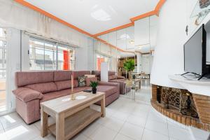 Televízia a/alebo spoločenská miestnosť v ubytovaní Bungalow Sunrise Europa
