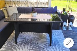 Khu vực ghế ngồi tại En liten trevlig villa nära stranden och travbanan. +7 ảnh