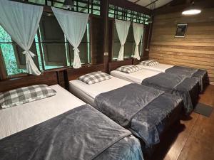 Postel nebo postele na pokoji v ubytování forestel homestay kohkood ฟอเรสเทล โฮมสเตย์ เกาะกูด