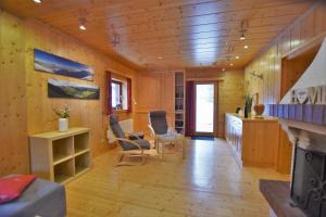 Posezení v ubytování Zirbenwald Lodge