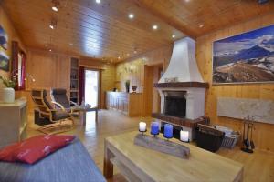 Posezení v ubytování Zirbenwald Lodge