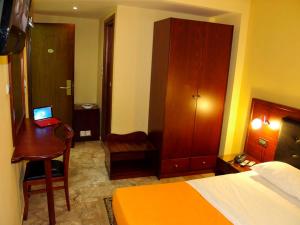 TV a/nebo společenská místnost v ubytování Hotel Filoxenia