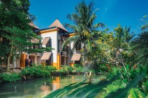 una casa con un río delante de ella en Paradox Resort Phuket - SHA Plus, en Karon Beach