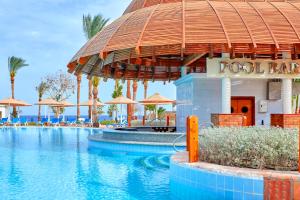 Bazén v ubytování Pickalbatros Royal Grand Sharm - Adults Friendly 16 Years Plus nebo v jeho okolí