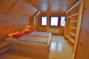 Postel nebo postele na pokoji v ubytování Zirbenwald Lodge