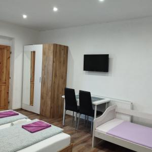 TV a/nebo společenská místnost v ubytování Apartmány 77