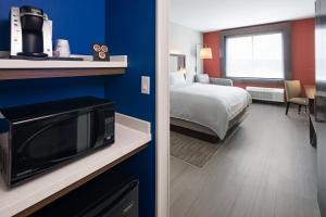 Postel nebo postele na pokoji v ubytování Holiday Inn Express & Suites Lubbock Central - Univ Area by IHG