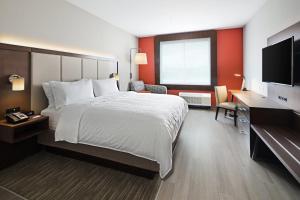 Postel nebo postele na pokoji v ubytování Holiday Inn Express & Suites Lubbock Central - Univ Area by IHG