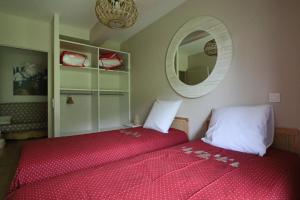 Un pat sau paturi într-o cameră la A4 - Résidence La Montille