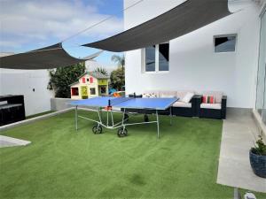 Ảnh trong thư viện ảnh của Costa Teguise 3 bed villa with sea view on the golf estate ở Teguise