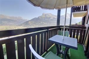 En generel udsigt til bjerge eller udsigt til bjerge taget fra lejligheden