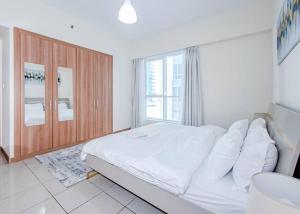 Postel nebo postele na pokoji v ubytování StoneTree - Spacious 1BR - Best Location for Tourist