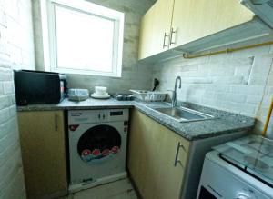 Abu Hail Star Residence - Home Stay的厨房或小厨房
