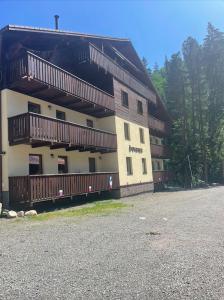 Budova, v ktorej sa apartmán nachádza