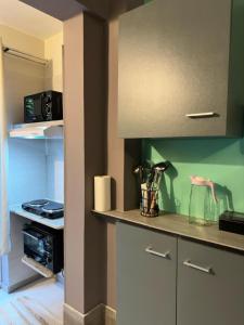 a kitchen with a stove and a counter top at Studio Détente Route du Maïdo in Saint-Paul