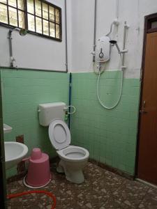 Ένα μπάνιο στο One Mek Homestay
