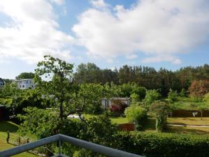 Ein Garten an der Unterkunft Haus Roland- Whg 23 mit Schwimmbad und Sauna