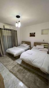 מיטה או מיטות בחדר ב-Sweet Apartment Madinaty