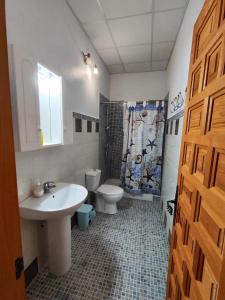 Koupelna v ubytování Casa Rural Mesa del Lobo Perita