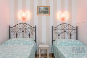 A bed or beds in a room at Appartamento La Torre piano terra sul mare Puglia On line