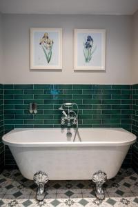 Koupelna v ubytování Ethorpe Hotel by Chef & Brewer Collection + 37 fotografií