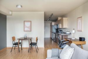 Köök või kööginurk majutusasutuses Queen Anne 1br w gym wd nr Space Needle SEA-579
