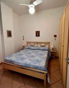 Postel nebo postele na pokoji v ubytování Appartamento fronte spiaggia Residence dei Pini