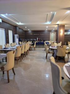 Restoran või mõni muu söögikoht majutusasutuses Carlton Swiss Grand Hotel