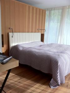 Tempat tidur dalam kamar di Chalet Park Apartment mit Sauna Hamam