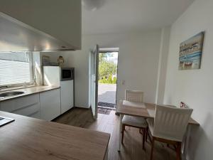 a kitchen and dining room with a table and chairs at Ferienwohnung Kader 2 in Eckernförde