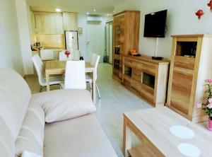 Μια τηλεόραση ή/και κέντρο ψυχαγωγίας στο WIFI LUXURY MODERN APARTMENT