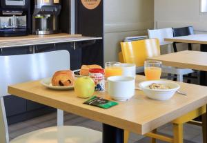 Makanan di atau berdekatan hotel