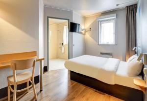 Katil atau katil-katil dalam bilik di B&B HOTEL Dijon Les Portes du Sud