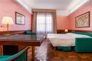 Postel nebo postele na pokoji v ubytování Hotel Crivi's + 16 fotografií