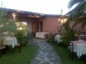 A garden outside Agriturismo S´Aranada