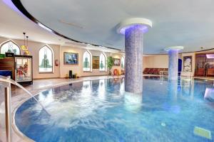 The swimming pool at or close to Suhan Cappadocia Hotel & Spa
