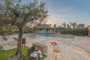 Бассейн в Cava Li Santi Residence или поблизости