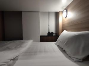 Postel nebo postele na pokoji v ubytování N5 Ratchawong Hostel