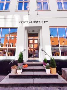 a building with the entrance to the centennial hotel at CentralHotellet in Køge