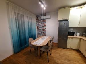 Lux Advent Apartment的厨房或小厨房